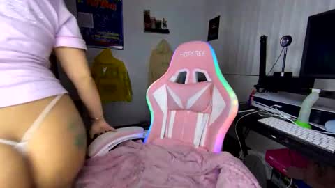 xStarGazingx online show from April 15, 2026, 6:42 am