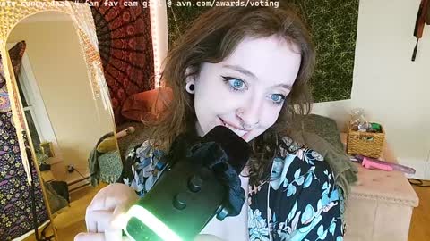 Snapshot of xsunsub chatting on January 1, 2025, 4:18 am Sunny Daze online show from January 1, 2025, 4:18 am