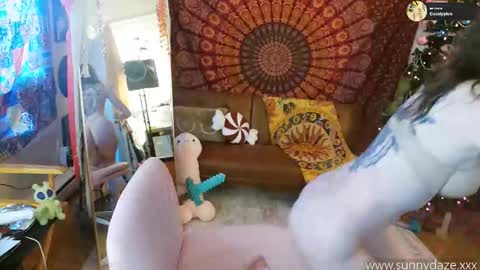 Snapshot of xsunsub chatting on December 14, 2025, 8:02 pm Sunny Daze online show from December 14, 2025, 8:02 pm