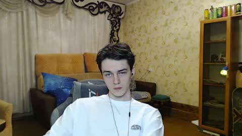 traqqq online show from December 16, 2024, 8:37 pm