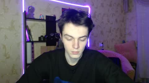 traqqq online show from February 23, 2025, 8:33 pm