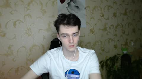 traqqq online show from April 5, 2026, 8:28 pm