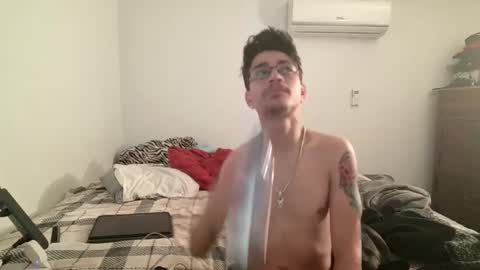 Snapshot of xxjasoneecxx chatting on February 17, 2025, 4:31 am XxJasoneecxX online show from February 17, 2025, 4:31 am