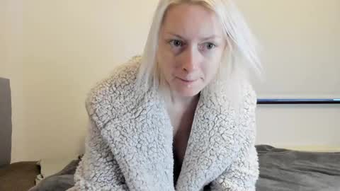 Snapshot of xxkimber_bentonxx chatting on December 11, 2024, 10:58 am Next online Monday to Friday 10am till 2pm UK time online show from December 11, 2024, 10:58 am