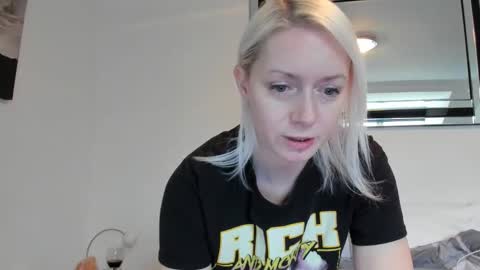 Snapshot of xxkimber_bentonxx chatting on November 12, 2025, 11:10 am Next online Monday to Friday 10am till 2pm UK time online show from November 12, 2025, 11:10 am