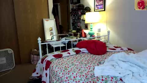 Snapshot of xxstrawberryjanexx chatting on May 29, 2026, 3:26 am Strawberry Jane online show from May 29, 2026, 3:26 am