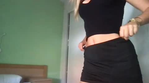 Snapshot of xxsweet_lunaxx chatting on July 30, 2026, 3:44 pm Sweet Luna online show from July 30, 2026, 3:44 pm