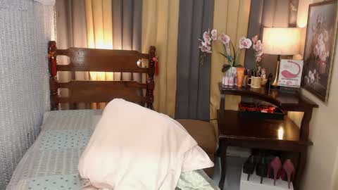 QUEENCY online show from April 12, 2026, 7:02 am