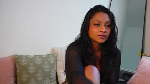 Zara online show from February 25, 2026, 5:44 pm