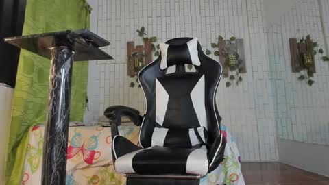 yacksson_lawrence online show from January 27, 2025, 3:58 am