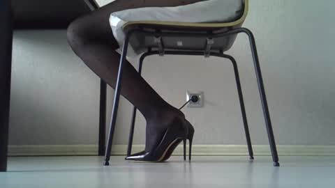 Snapshot of yahi_ko chatting on April 25, 2026, 3:31 am Dina online show from April 25, 2026, 3:31 am