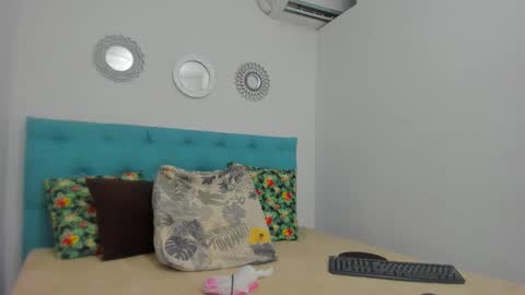 yaiza_sexylovee online show from March 15, 2026, 1:44 am