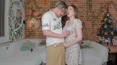 Snapshot of yami_yami_yami chatting on December 19, 2025, 1:29 pm Mia and Andry online show from December 19, 2025, 1:29 pm