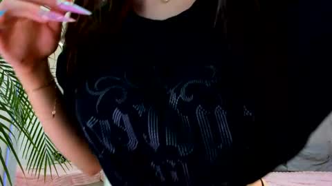 Snapshot of yana_miana chatting on June 1, 2026, 6:37 am Yana online show from June 1, 2026, 6:37 am