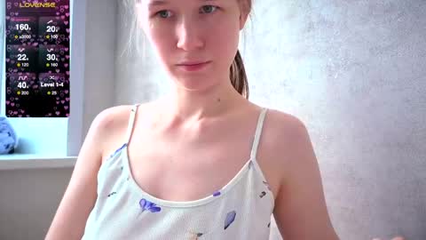 Snapshot of yana_squrel_22 chatting on May 19, 2026, 5:25 am Yana online show from May 19, 2026, 5:25 am