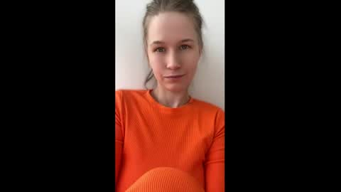 Snapshot of yana_squrel_22 chatting on June 12, 2026, 9:41 am Yana online show from June 12, 2026, 9:41 am