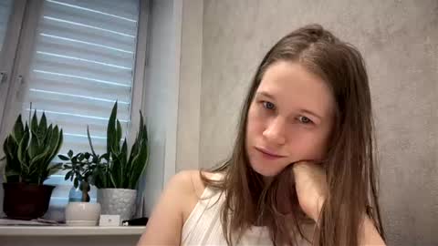 Snapshot of yana_squrel_22 chatting on July 6, 2026, 9:39 am Yana online show from July 6, 2026, 9:39 am