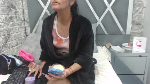 yanetrose online show from October 14, 2025, 3:18 am