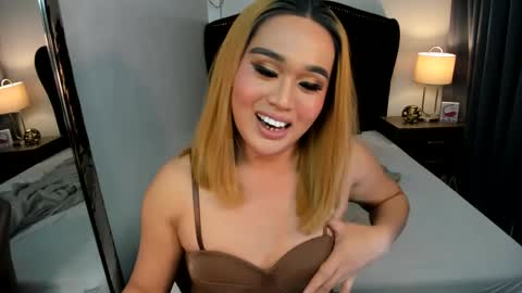 Snapshot of yanny_xoxo chatting on December 13, 2024, 7:04 am Allisonn online show from December 13, 2024, 7:04 am