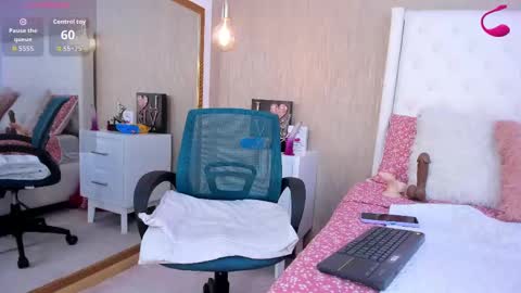 Yara Bliss  online show from September 17, 2025, 11:06 pm