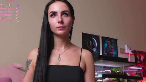 Snapshot of yaraliebe chatting on May 20, 2026, 12:33 pm Yara online show from May 20, 2026, 12:33 pm
