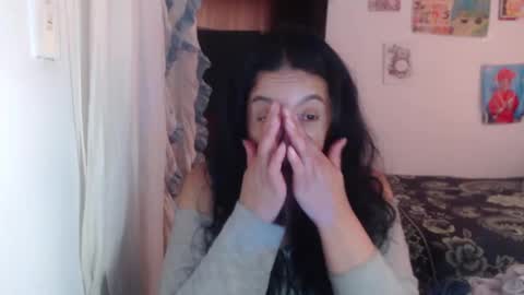 yasmin_love85 online show from February 18, 2025, 3:32 pm