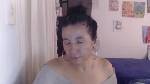 yasmin_love85 online show from April 28, 2026, 3:17 pm
