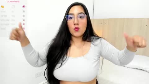 Snapshot of yasmin_ortiz chatting on April 16, 2026, 3:29 am Yasmin Ortiz online show from April 16, 2026, 3:29 am