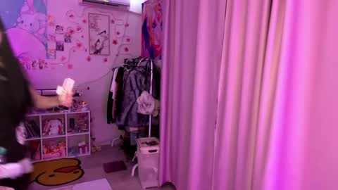 Snapshot of yawnpuffx chatting on May 19, 2026, 12:49 am HolyLega online show from May 19, 2026, 12:49 am