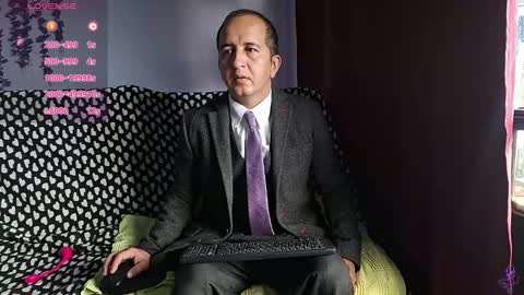 Snapshot of yazfore chatting on December 2, 2025, 2:12 pm Hazzan online show from December 2, 2025, 2:12 pm