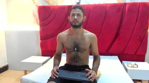 Snapshot of yeferson_scott chatting on November 1, 2025, 8:00 pm Yeferson online show from November 1, 2025, 8:00 pm