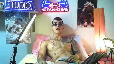 yeisoncastellanos1999 online show from October 1, 2025, 6:25 pm