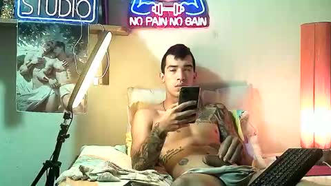 Snapshot of yeisoncastellanos1999 chatting on December 22, 2025, 9:34 pm yeisoncastellanos1999 online show from December 22, 2025, 9:34 pm