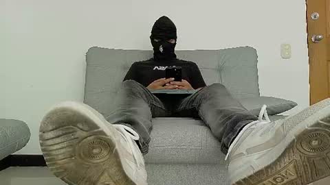 yeisongomezz online show from July 18, 2026, 4:33 pm