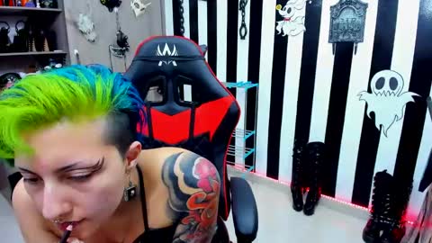 Snapshot of yelena_bondaje chatting on December 10, 2024, 9:33 pm Yelena online show from December 10, 2024, 9:33 pm