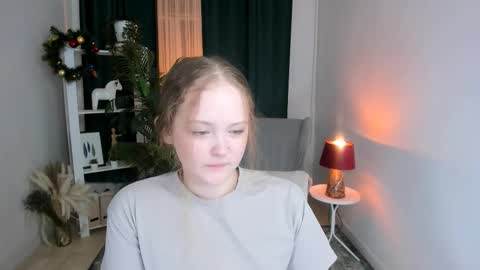 Snapshot of yennefer__ chatting on December 17, 2025, 4:35 pm Yennefer online show from December 17, 2025, 4:35 pm