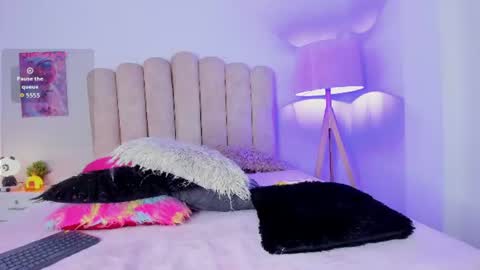 yensy_hott online show from July 10, 2026, 7:05 pm