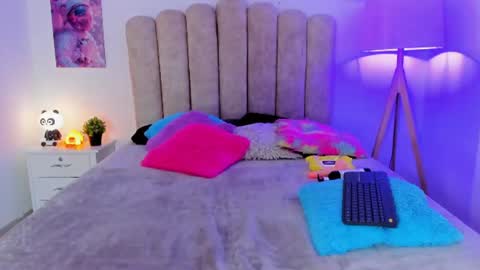 yensy_hott online show from July 17, 2026, 7:08 pm