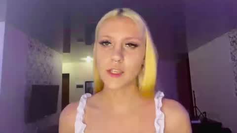 Snapshot of yenwalman chatting on July 29, 2026, 4:38 pm Lana online show from July 29, 2026, 4:38 pm
