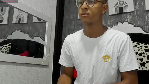 M O R E N O online show from October 12, 2025, 8:08 pm