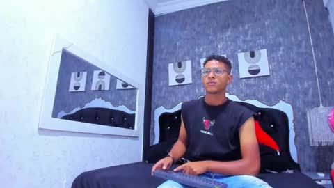 M O R E N O online show from October 14, 2025, 8:31 pm