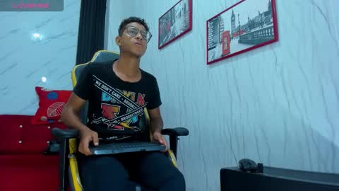 M O R E N O online show from October 22, 2025, 9:14 pm