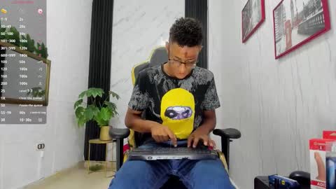 M O R E N O online show from October 28, 2025, 7:49 pm