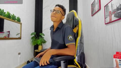 M O R E N O online show from October 30, 2025, 8:20 pm