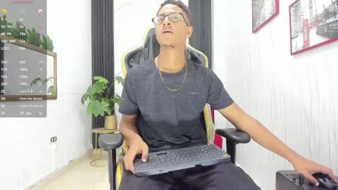 M O R E N O online show from November 2, 2025, 8:22 pm