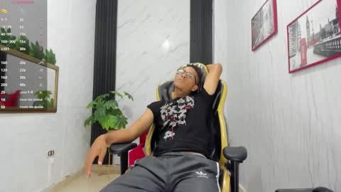 M O R E N O online show from November 3, 2025, 8:43 pm