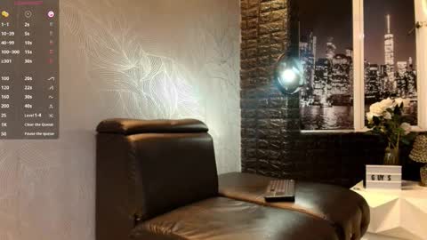 M O R E N O online show from November 9, 2025, 12:42 am