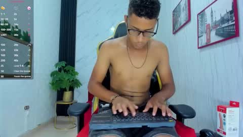 M O R E N O online show from November 11, 2025, 10:54 pm