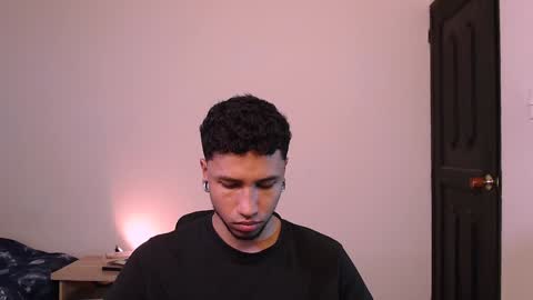 Snapshot of yerfon_s1 chatting on January 14, 2025, 6:17 pm Yeff ind. model online show from January 14, 2025, 6:17 pm