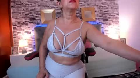Yeseniaa  online show from July 14, 2026, 1:06 pm
